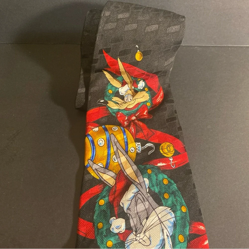 Vintage Looney Tunes Mania 100% Silk‎ Christmas Neck Tie Wile e Buggs Daffy Y2K